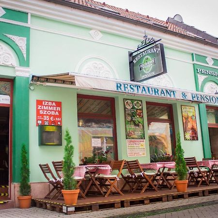 Hubert Varga Komárno Esterno foto