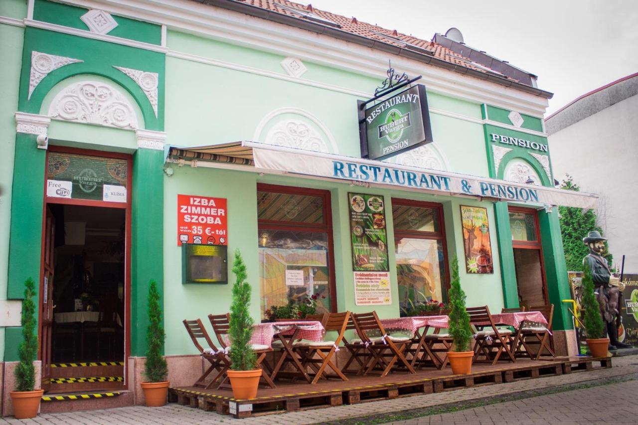 Hubert Varga Komárno Esterno foto